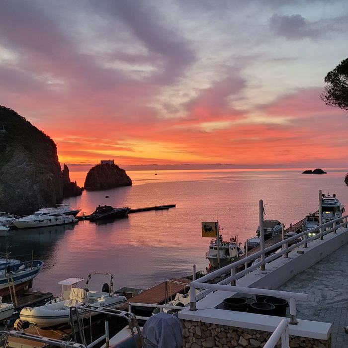 Cielo al tramonto sopra la baia di Santa Maria