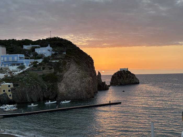 Porto di Santa Maria all'ora dorata, Ponza
